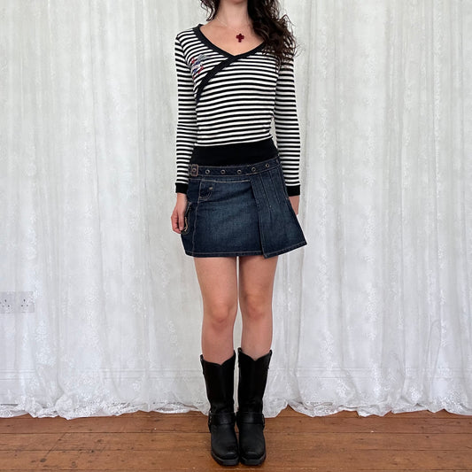 vintage 00s black and white striped long sleeve with back graphic
