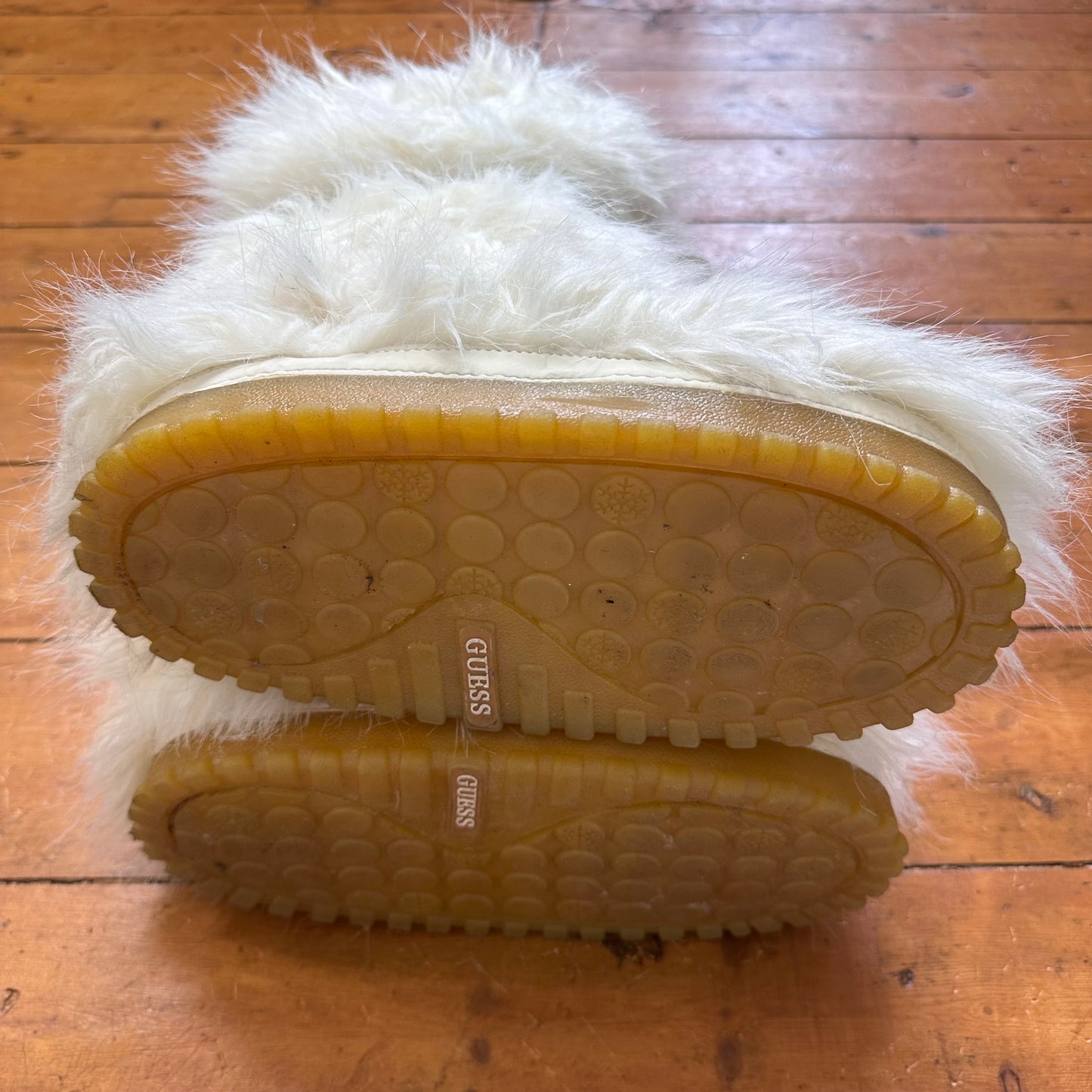 vintage 00s cream guess snow boots