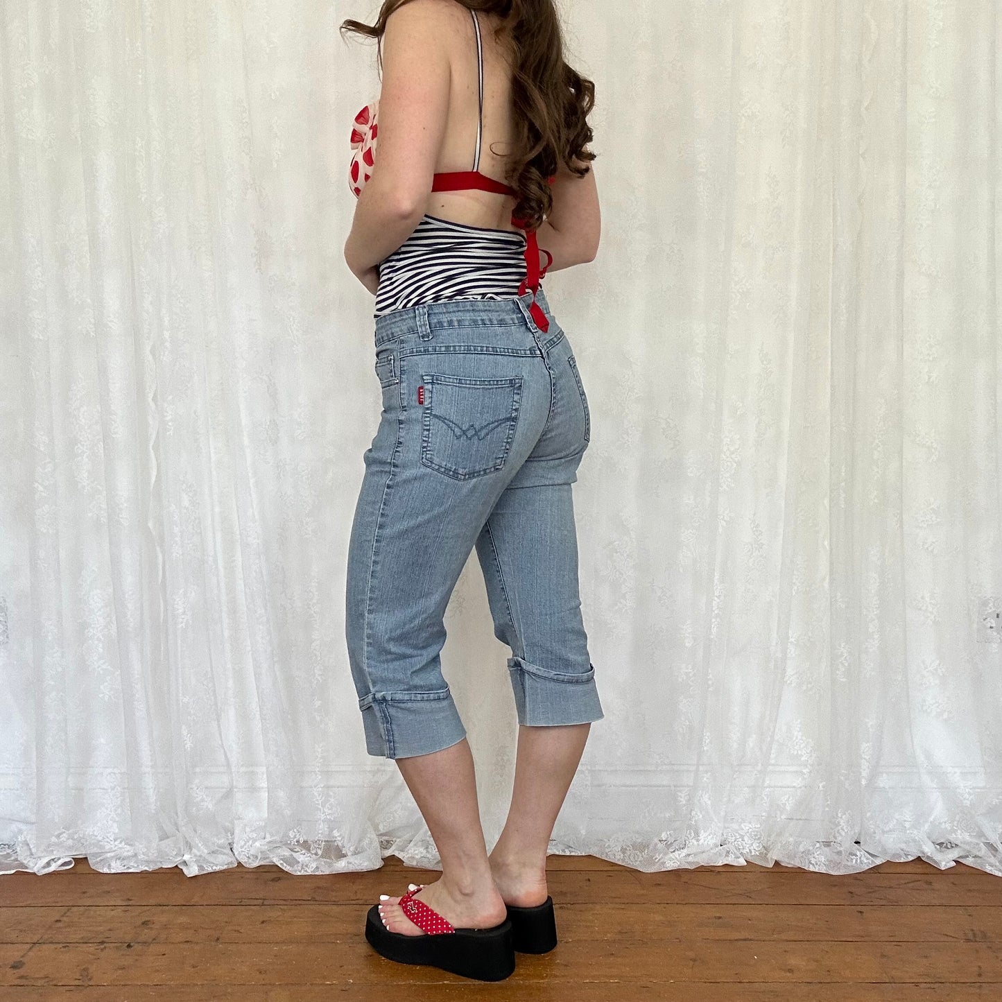 vintage 00s light wash denim turn up capris