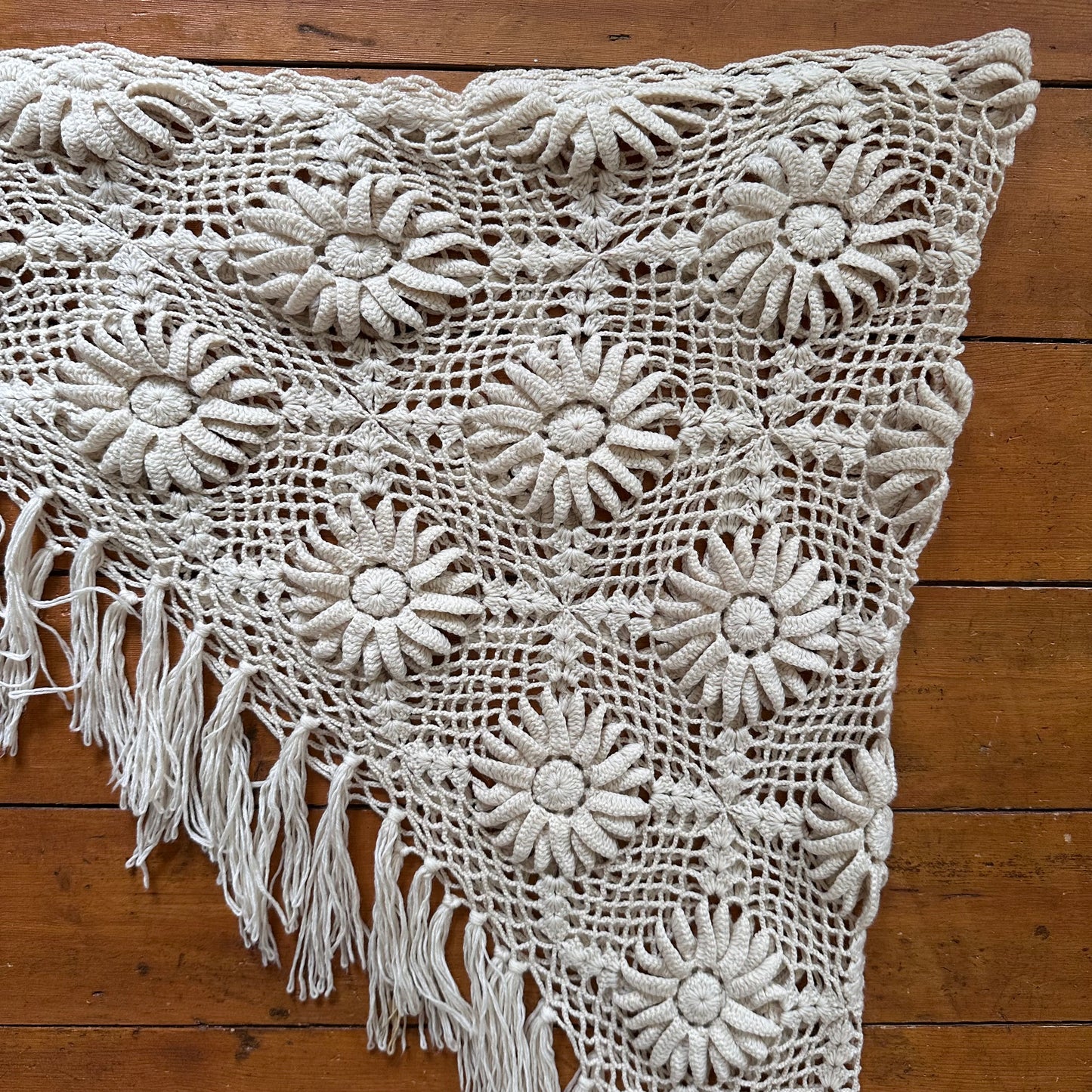 vintage 00s beige floral crochet shawl