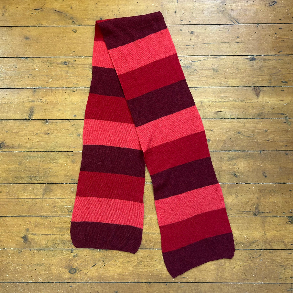 vintage 00s red stripey knit scarf
