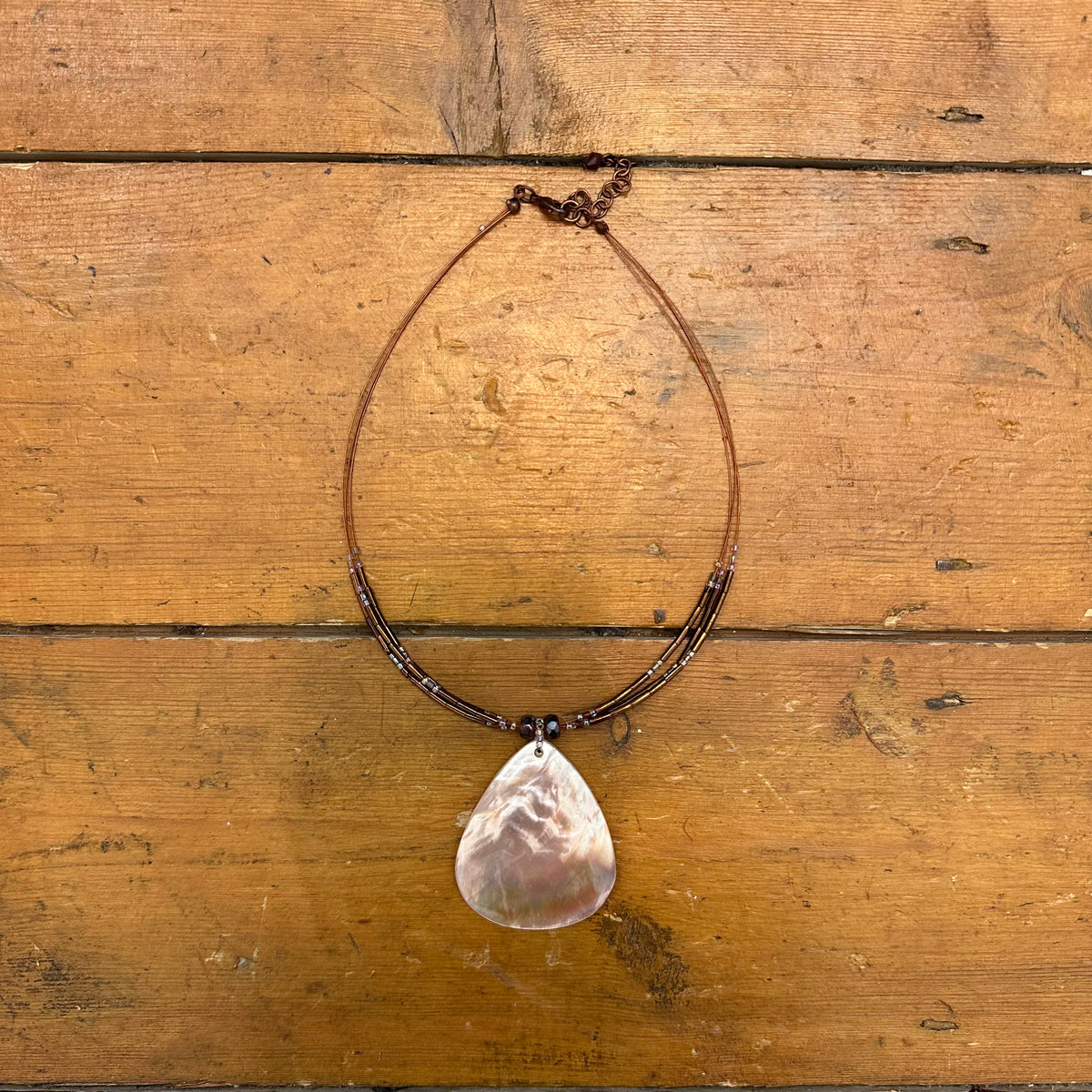 vintage 00s mother of pearl shell necklace