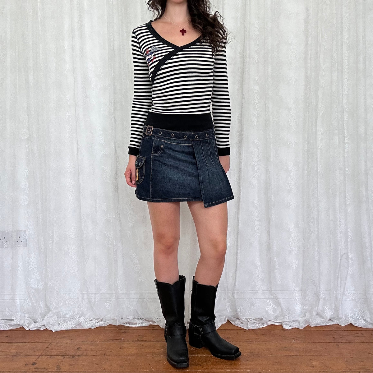 vintage 00s black and white striped long sleeve with back graphic