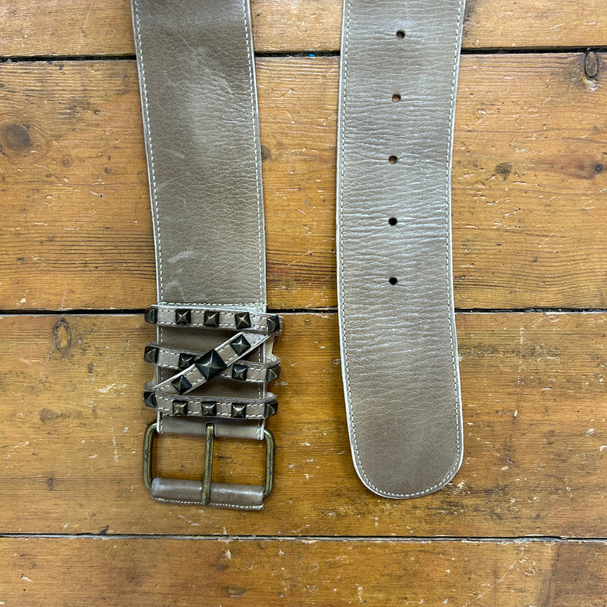 vintage 00s brown chunky belt with gold studs