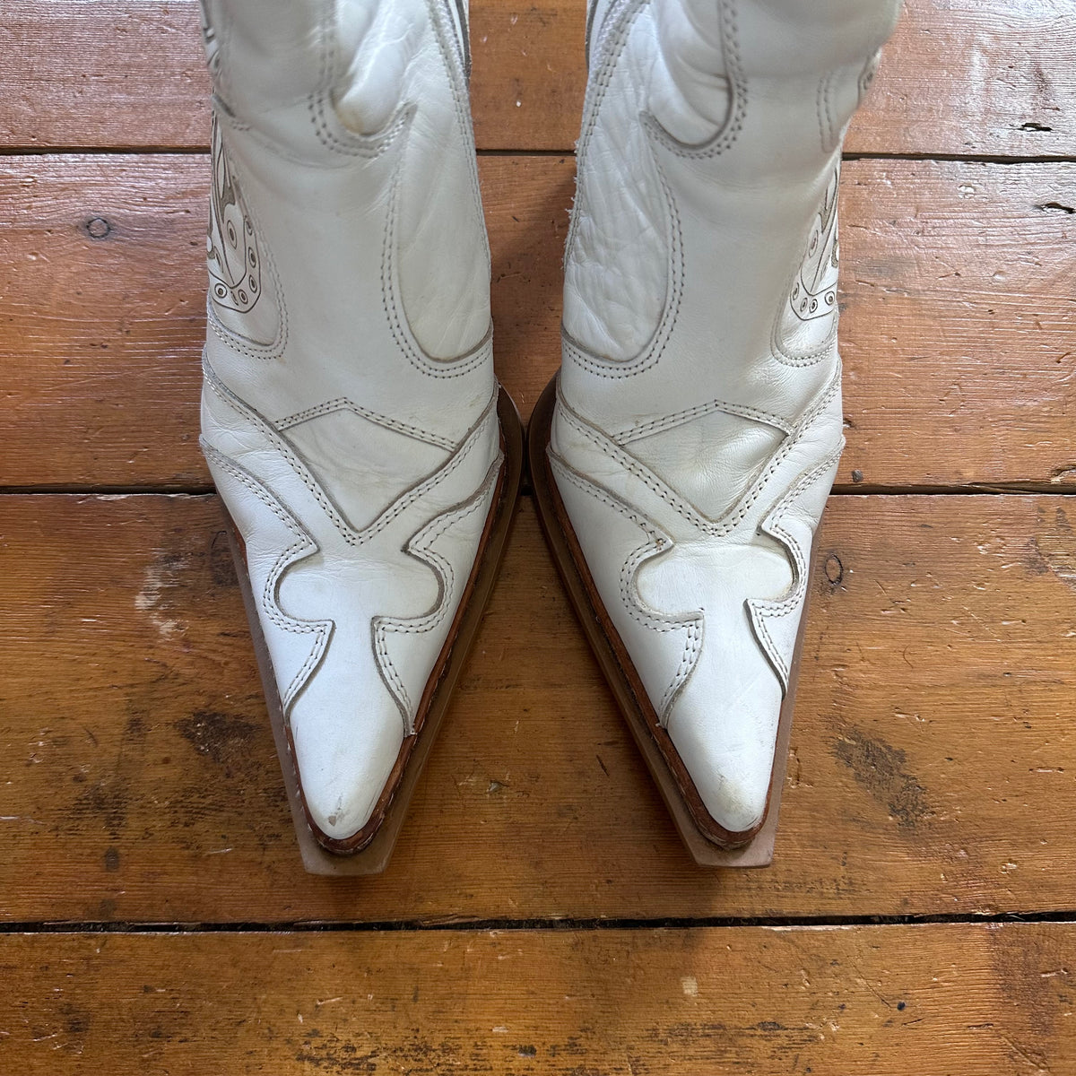 vintage 00s white cut out detail heeled destroy boots