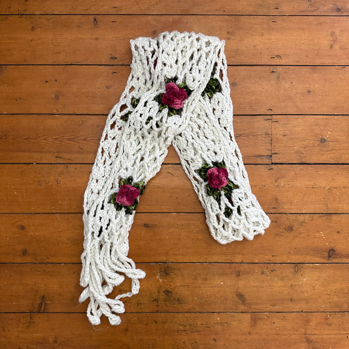 vintage 00s white knitted flower pattern scarf