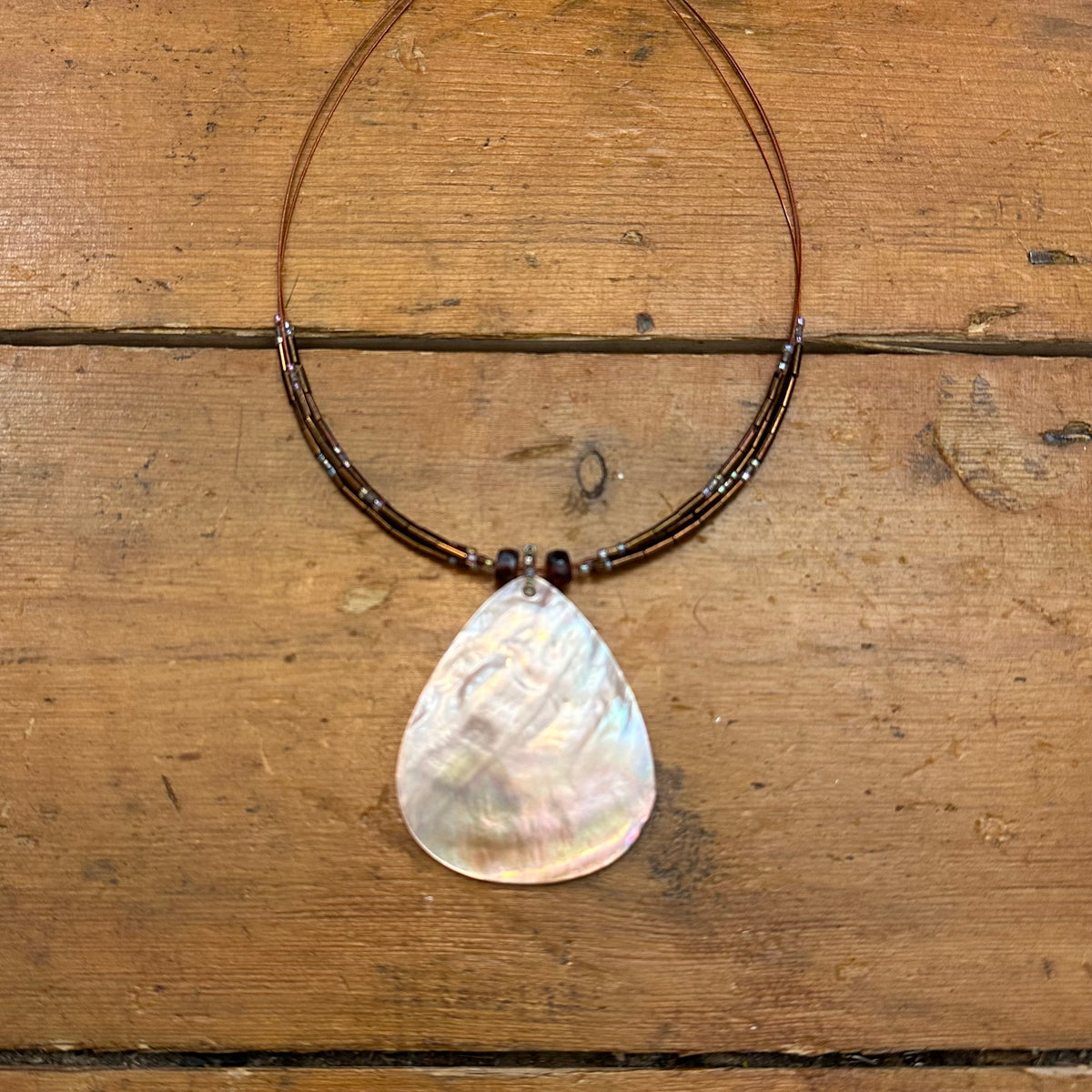 vintage 00s mother of pearl shell necklace