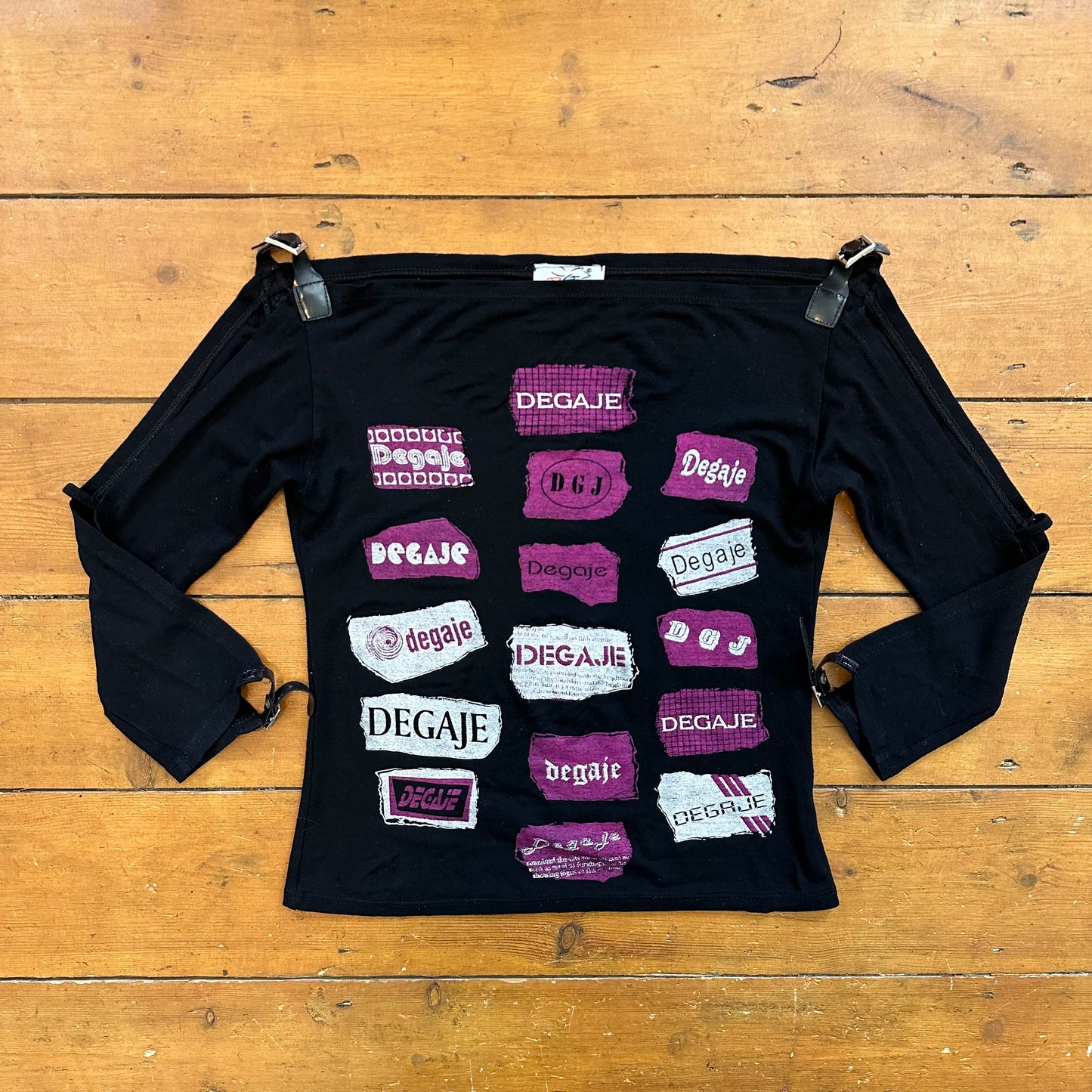 vintage 00s black graphic buckle top