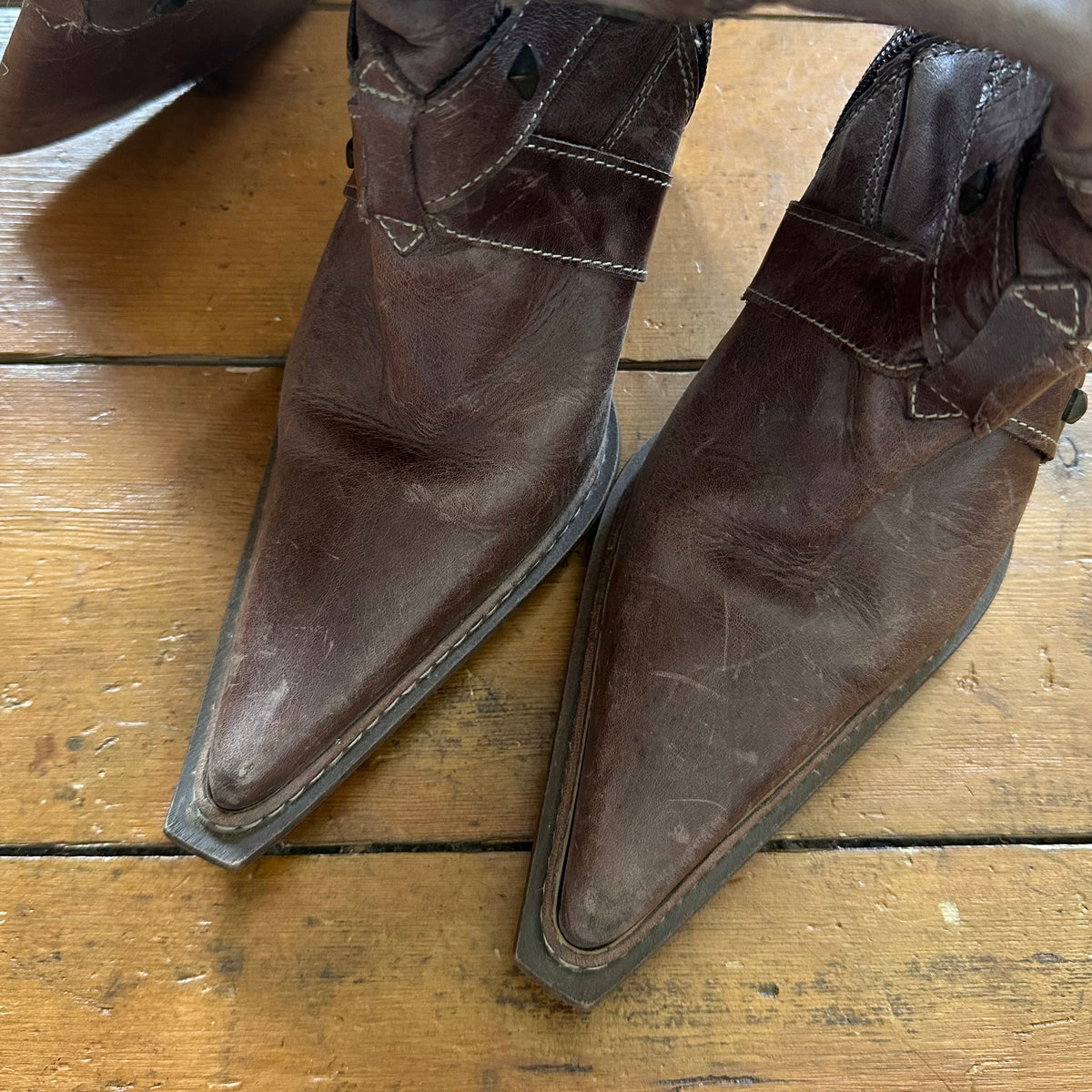 vintage 00s brown studded heeled destroy boots