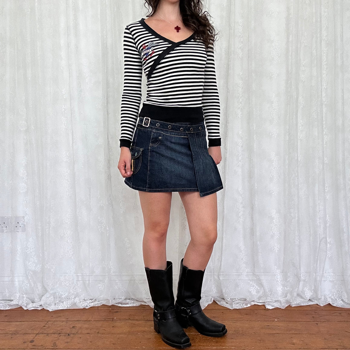 vintage 00s black and white striped long sleeve with back graphic