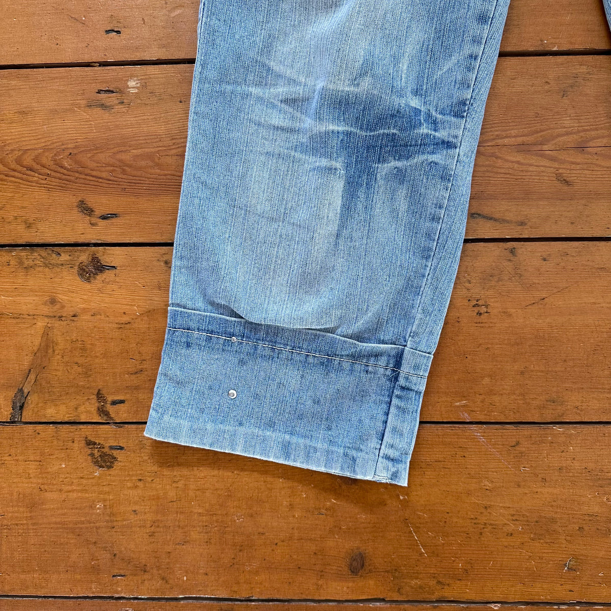 vintage 00s light wash denim capri pants