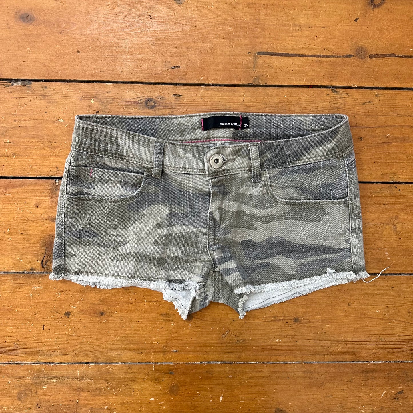 vintage 00s camouflage micro mini shorts