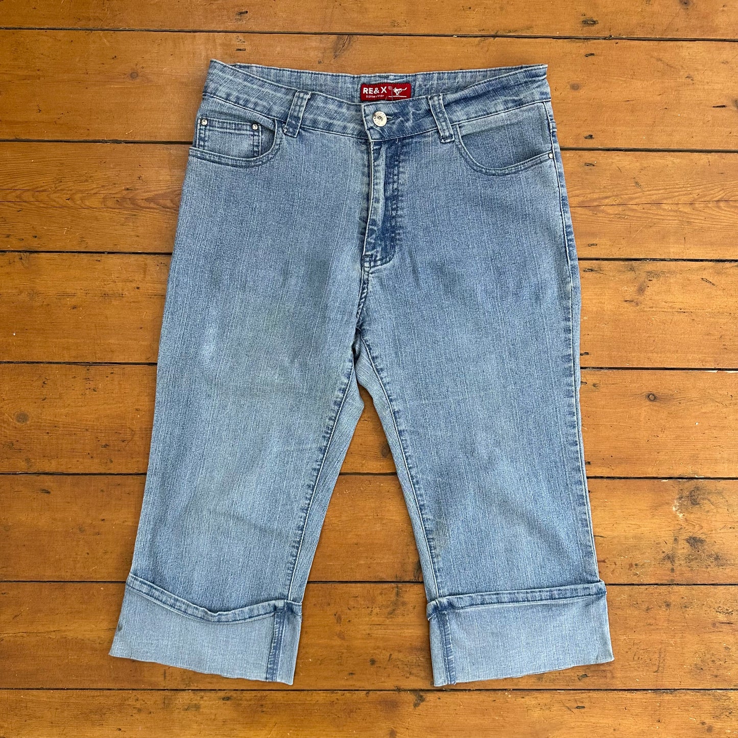 vintage 00s light wash denim turn up capris