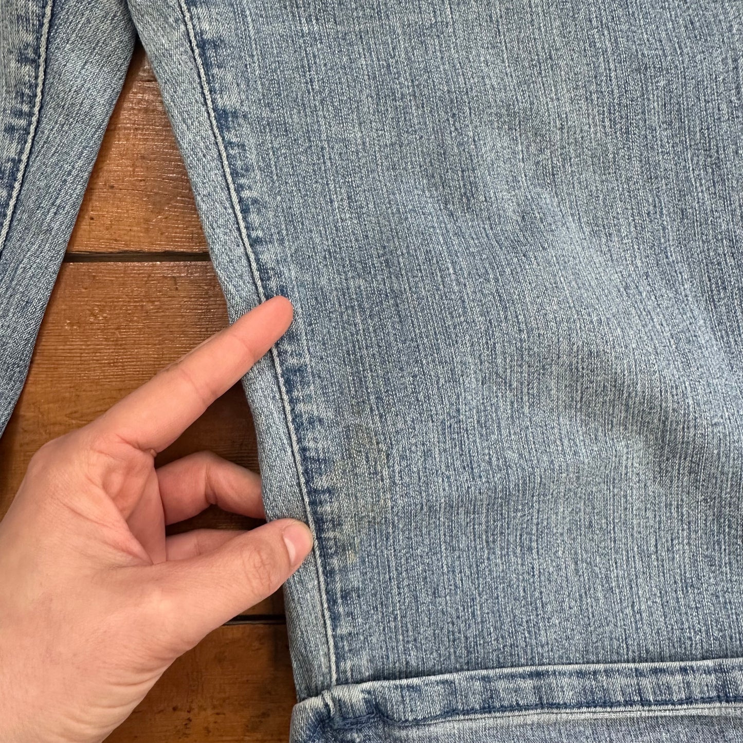 vintage 00s light wash denim turn up capris
